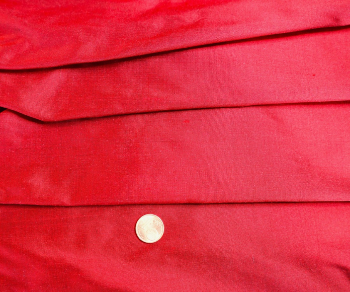 Dupion-Seide rot